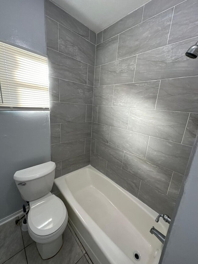 Building Photo - Fully Renovated 3/1 Single Family Ready to Move In!