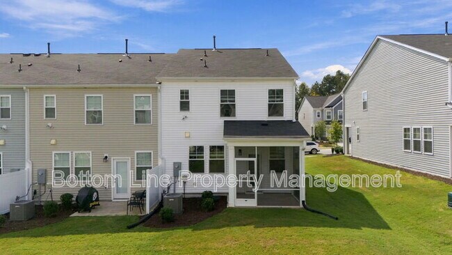 Building Photo - 5811 Woodlawn Dr
