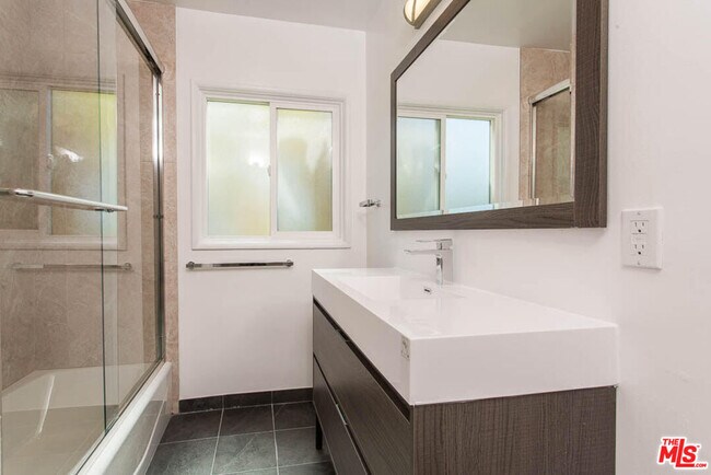 Building Photo - 1204 N Crescent Heights Blvd