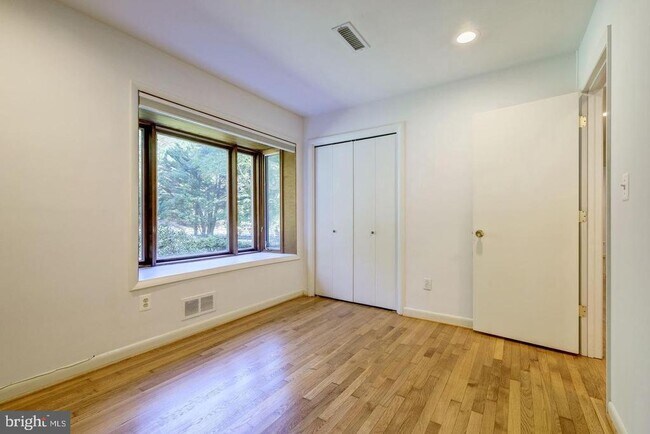 Building Photo - 6710 Persimmon Tree Rd