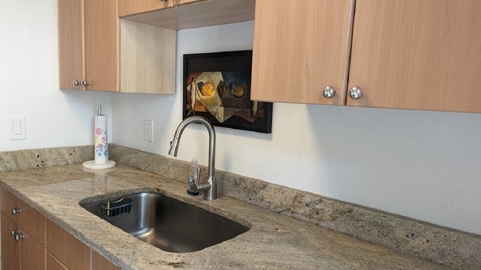 kitchen - 2344 1st Ave N