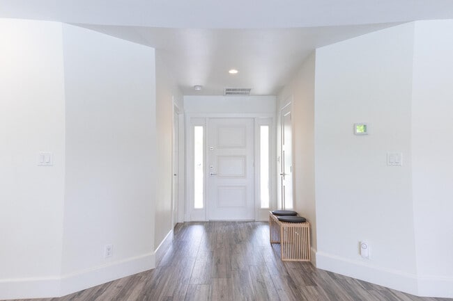 Building Photo - 2291 Las Casitas Dr