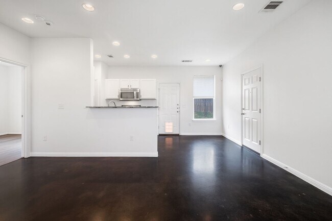 Building Photo - 6404 Carson Rdg