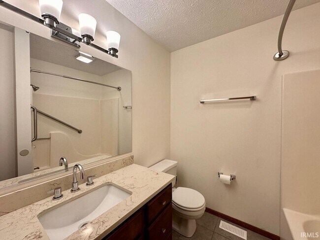 Building Photo - 1830 E Thornton Dr