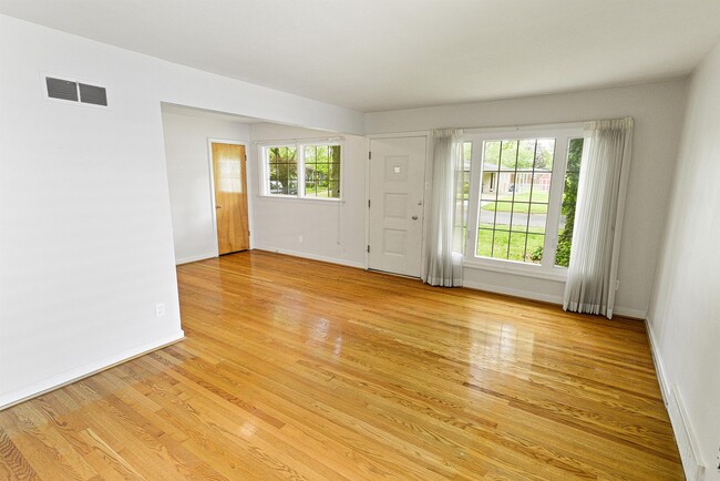 Building Photo - 160 St Benedict Ln