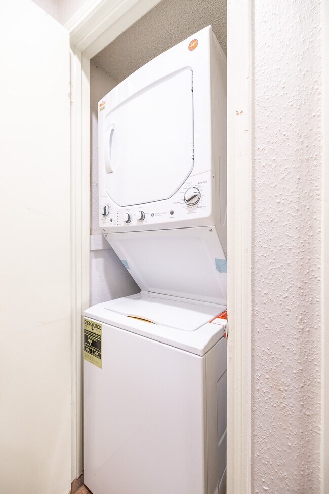 Building Photo - 2750 Holly Hall St