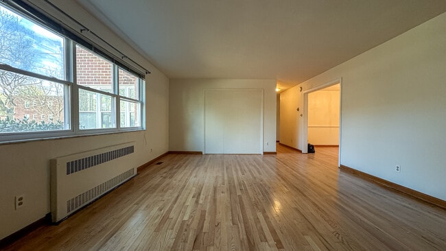 Building Photo - 7713 N Shirland Ave