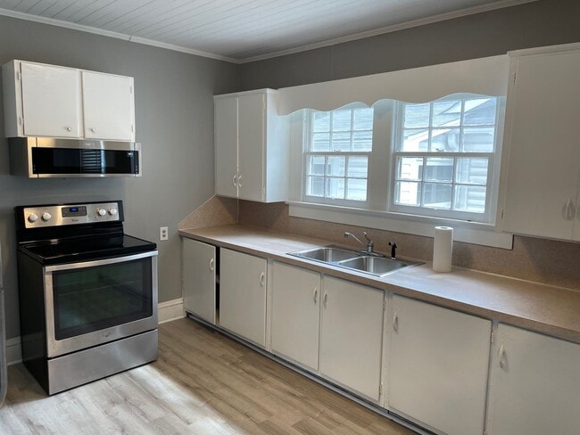 Building Photo - 3 BED, 1 BATH HOME IN ASHEBORO $1,250 RENT...