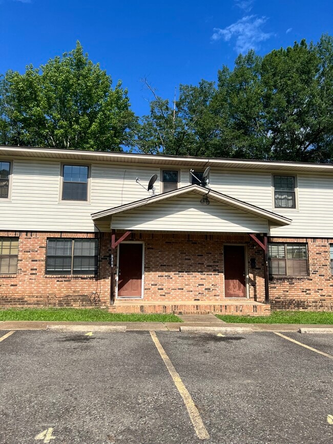 Building Photo - 636 Garland St