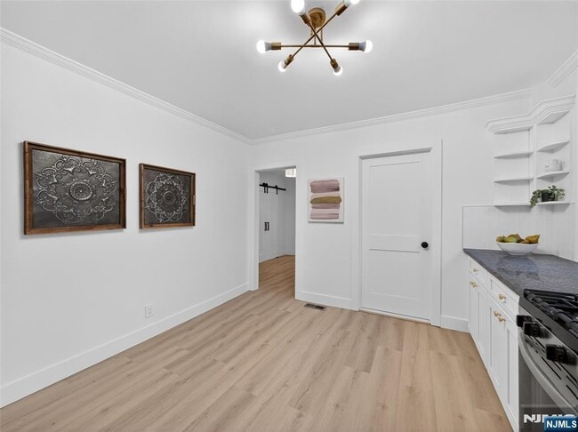 Building Photo - 114 Colony Ave