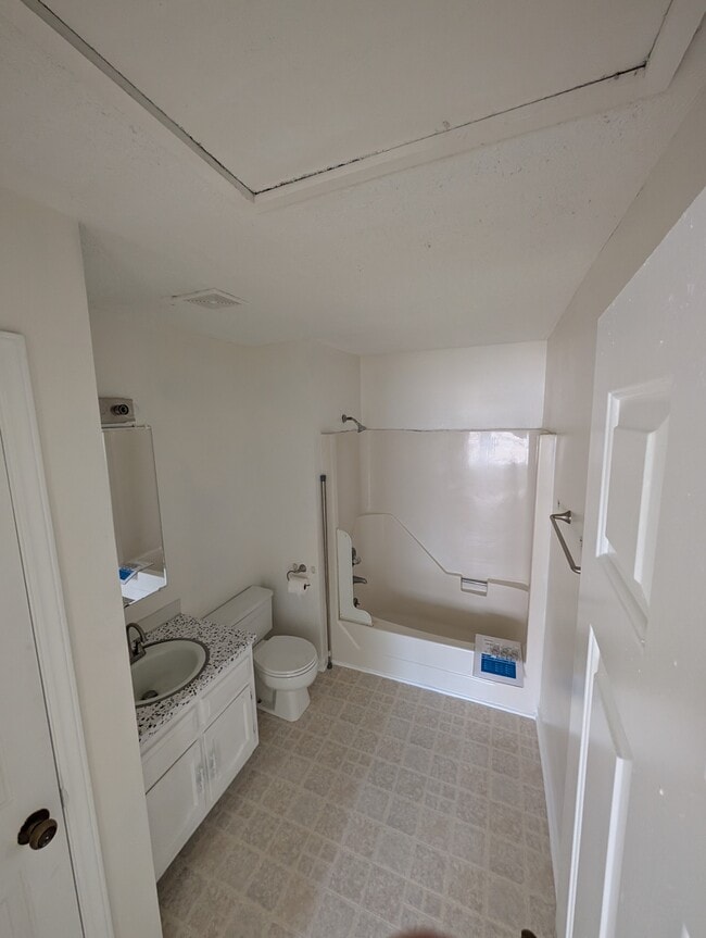 Building Photo - Bim St. Apartment A