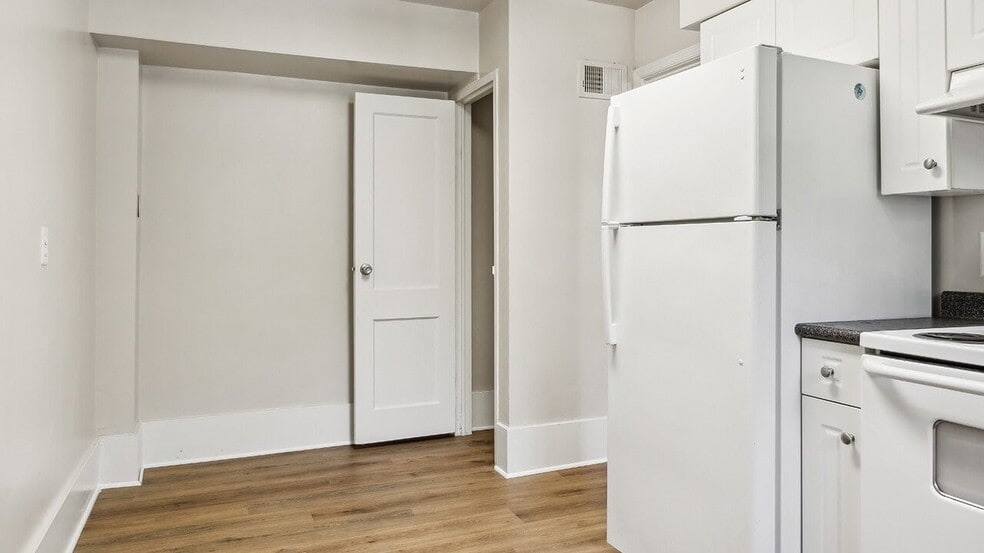 Primary Photo - The Barrington Apartments