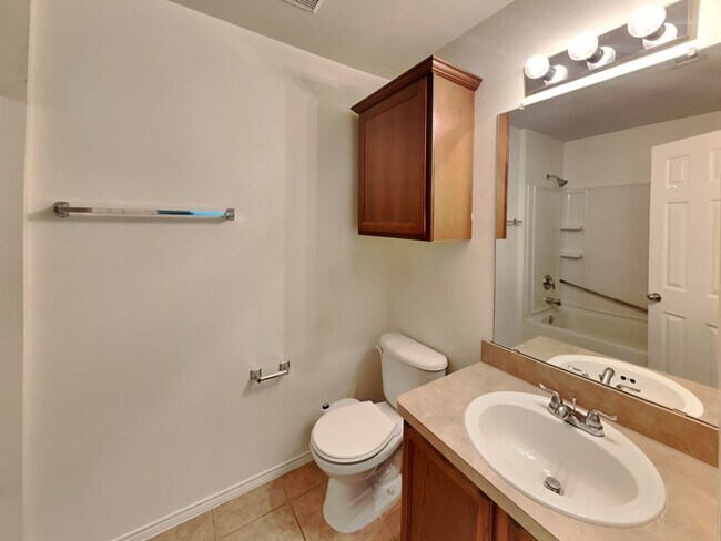 Building Photo - 10661 Traymore Dr