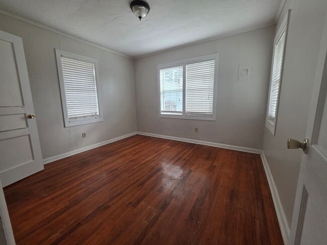 Building Photo - 2 Bedroom 1 Bath  Bonus Detached Master Bedroom