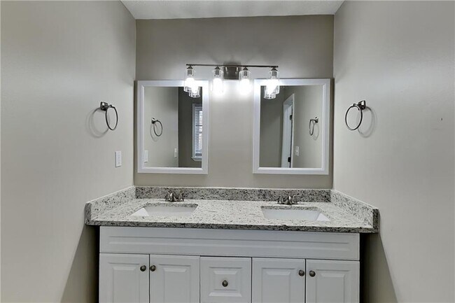 Building Photo - 4505 Laurie Ln SW