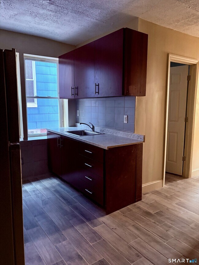 Building Photo - 2 Read St