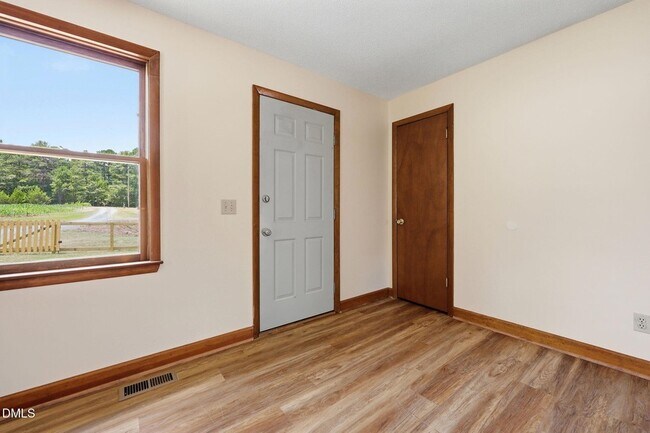 Building Photo - 763 Tingen Rd
