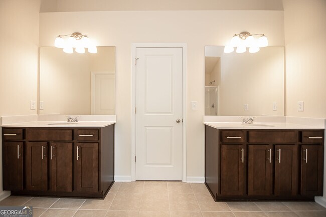 Building Photo - 5863 Krim Dr