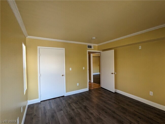 Building Photo - 1150 N Buffalo Dr