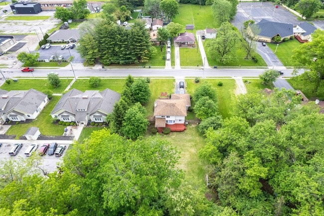 Building Photo - 921 Beechwood Rd