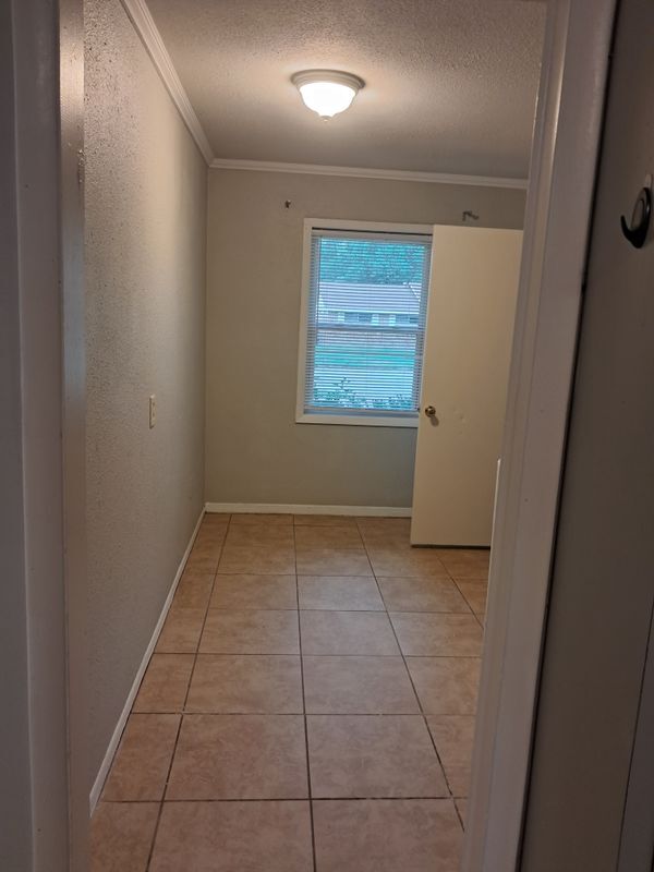Building Photo - 1306 Leacrest Dr