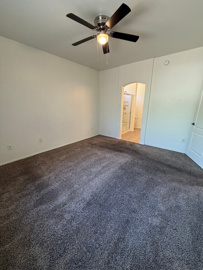 Building Photo - House For Rent