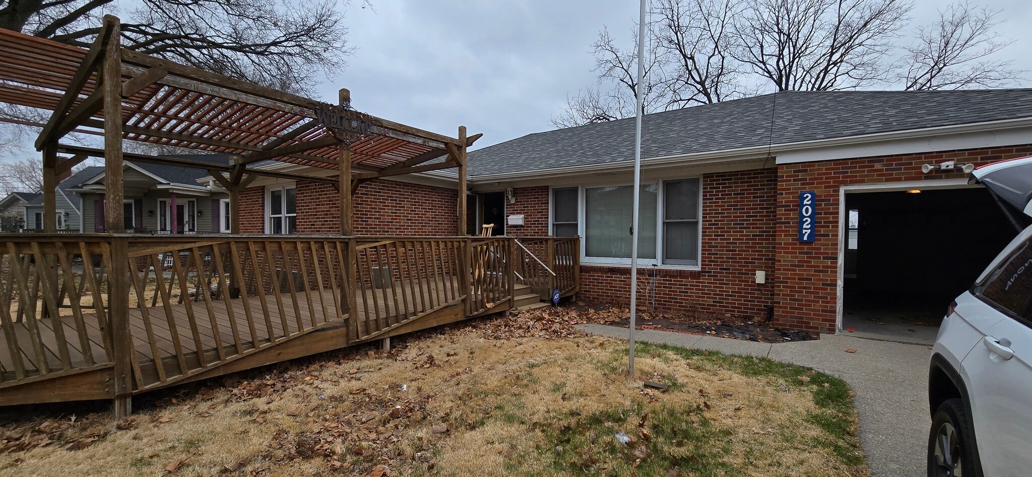 Building Photo - 2027 Glenbrook Dr