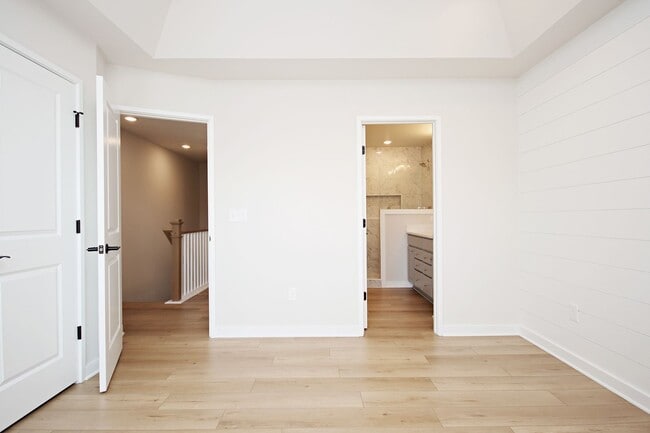 Building Photo - Dog-Friendly End-Unit Townhome in Desirable Old Trail, Crozet