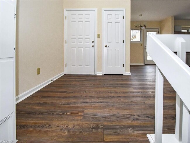 Building Photo - 707 S Marshall St