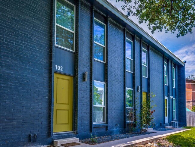 Building Photo - 3806 Southway Dr