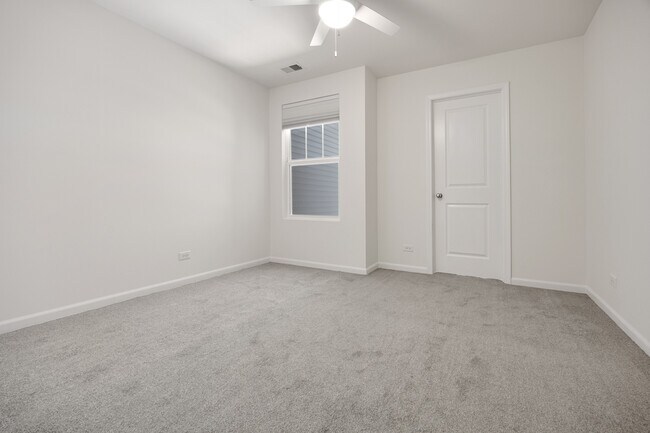 Building Photo - 537 Watercress Dr