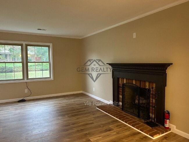 Building Photo - 100 Kendallwood Dr