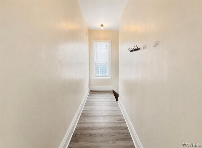 Building Photo - 61 Macamley St