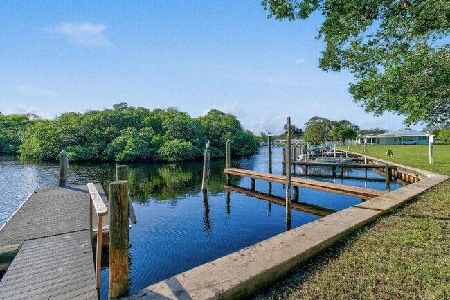 Building Photo - 1004 Stillwater Dr