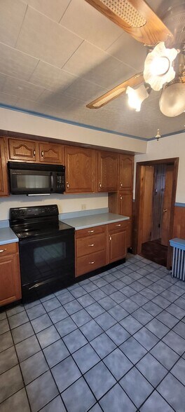 Building Photo - 470 North St