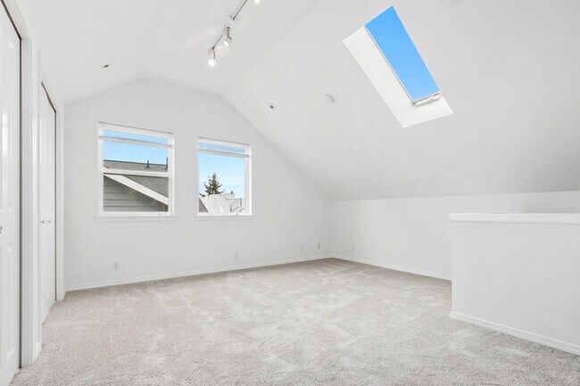 Building Photo - 3633 22nd Ave W