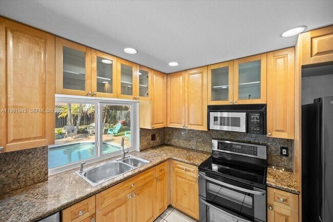 Building Photo - 2560 Bass Way