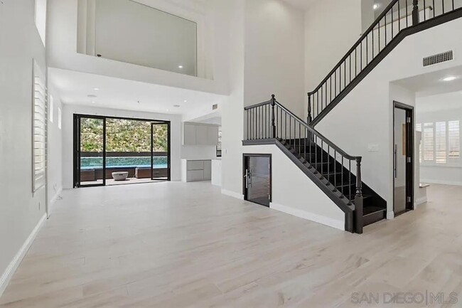 Building Photo - 561 Bayona Loop