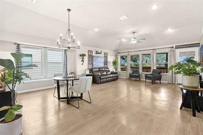 Building Photo - 2929 Greenbriar Rd