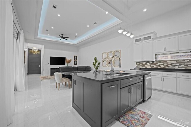 Building Photo - 5812 Pelican Ave