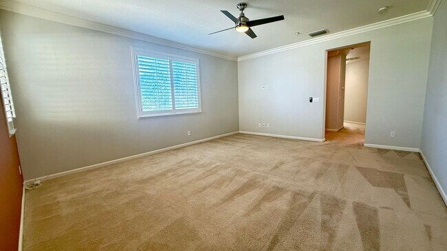 Building Photo - New listing! Bright and Spacious, Close to Parks and Trails