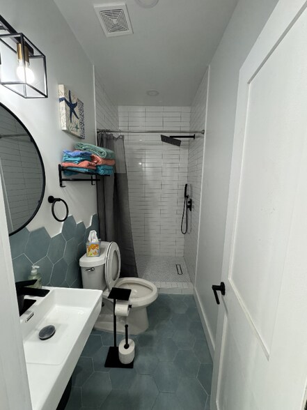 Building Photo - 4305 Ave S