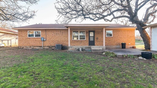 Building Photo - 1822 Greenwood Ln