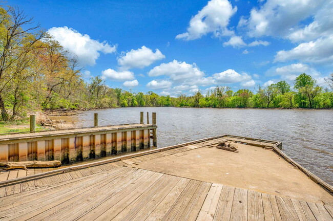 Building Photo - Spacious 3-Bedroom Rental in Sought-After ...