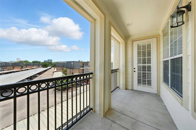 Building Photo - 7575 Kirby Dr