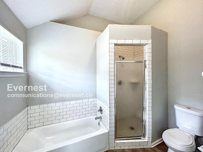 Building Photo - Spacious 3 Bed, 2 Bath / Pet-Friendly / Coming Soon!