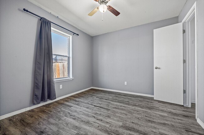 Building Photo - Charming 3-Bedroom Home Near Lackland AFB!