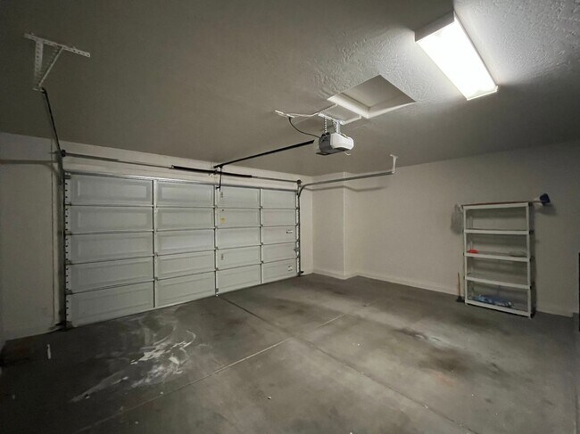 Building Photo - 4 Bedroom Home with Loft in Stonefield Com...