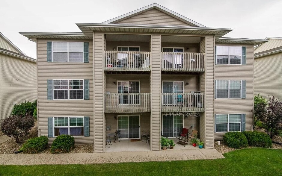 Back/Balcony - 80 Cherry Ct