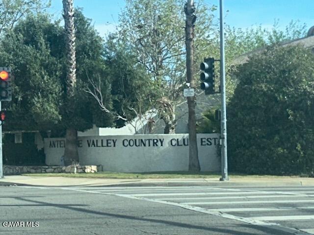 Building Photo - 431 Fantasy St